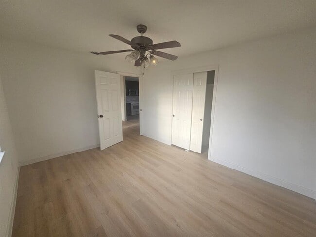 Building Photo - 1300 Hondo St