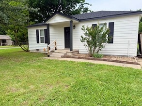 Building Photo - Cute Remodel