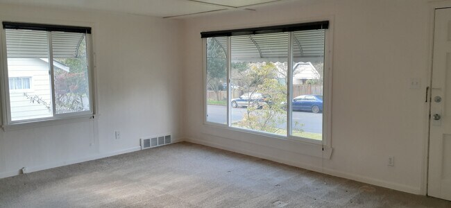 Building Photo - 5708 40th Ave NE