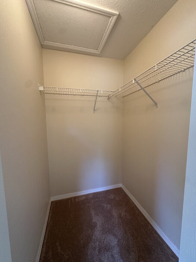 Building Photo - Charming 2 bedroom, 2 bathroom end unit