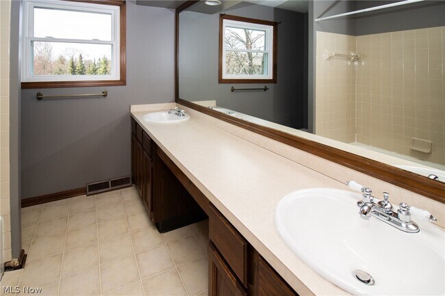 Building Photo - 18038 Heritage Trail