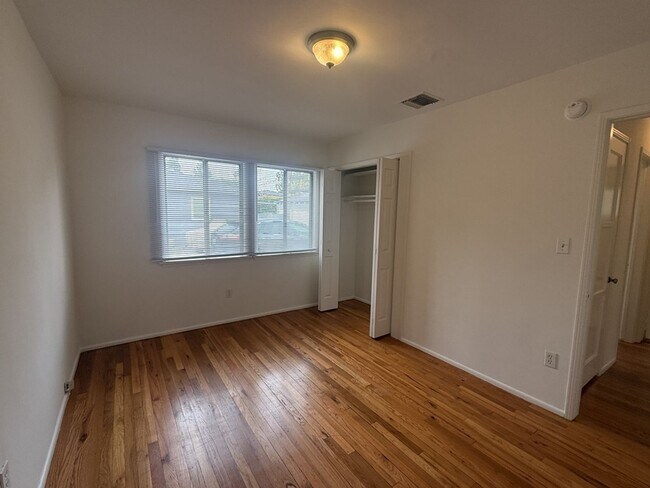 Building Photo - 169