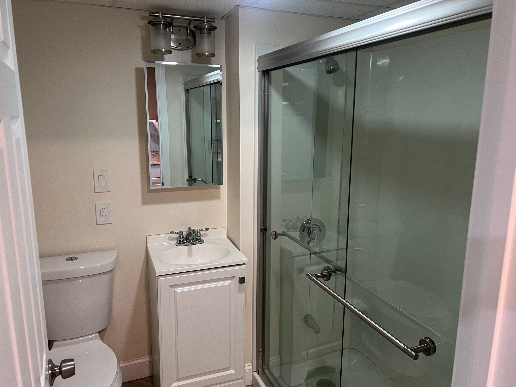 Building Photo - 131 Merrill Ave