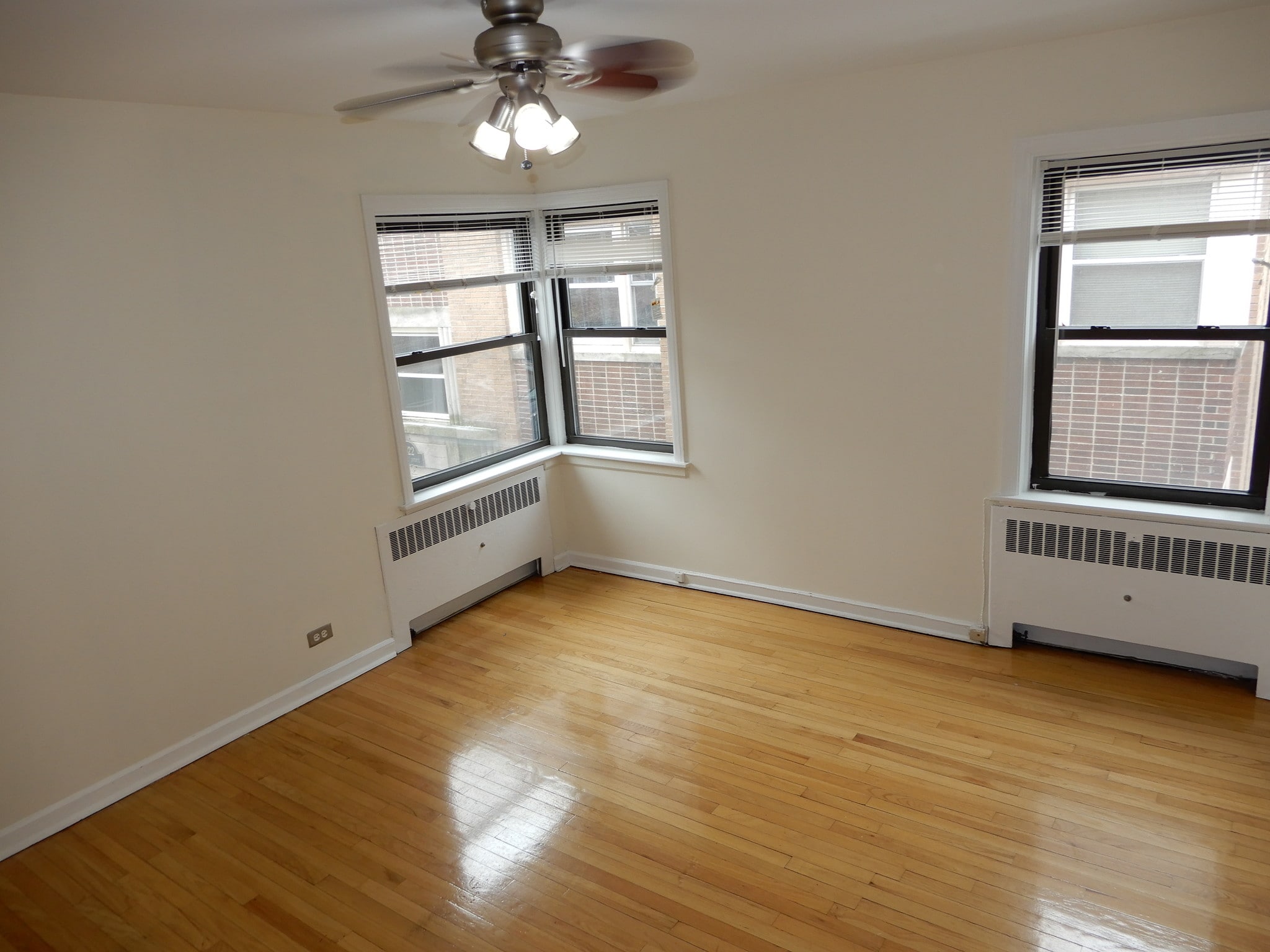 hot-water heat - 1526 N Harlem Ave