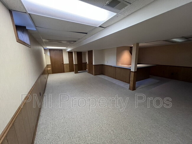 Building Photo - 3204 Chateau Ct