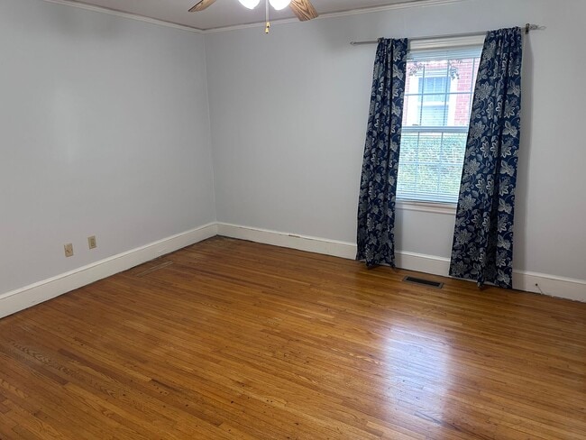 Building Photo - Charming Four Bedroom Brick  Home in Wesle...