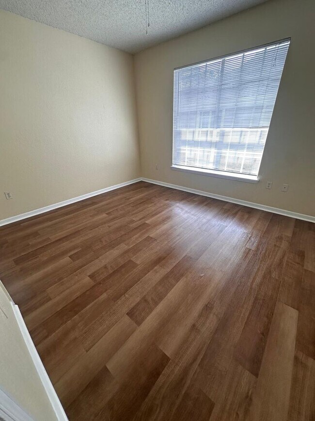 Building Photo - 13013 Mulberry Park Dr