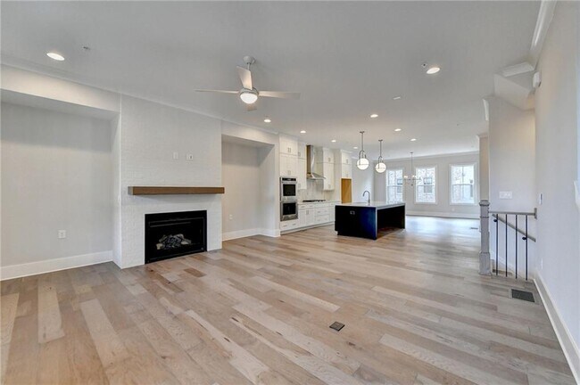 Building Photo - 375 Chiswick Cir