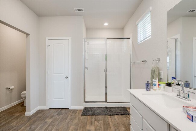 Building Photo - 102 Rainmaker Cv