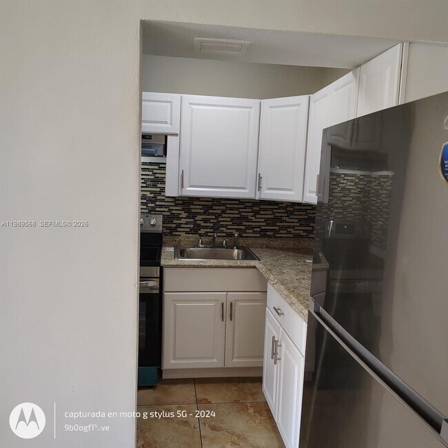 Building Photo - 2079 NE 167th St