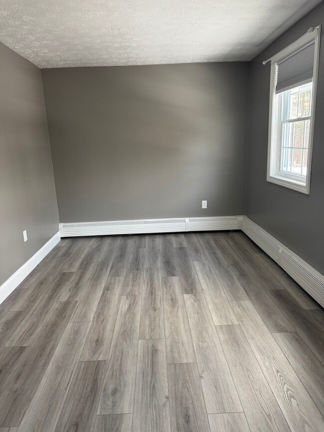 Building Photo - 94 Lewiston Rd