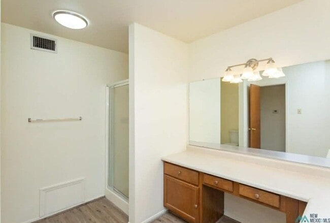 Building Photo - 1009 W Poe St