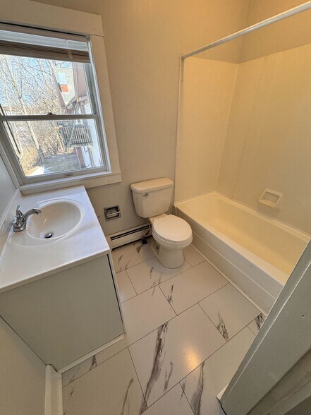 Building Photo - 317 S Main St