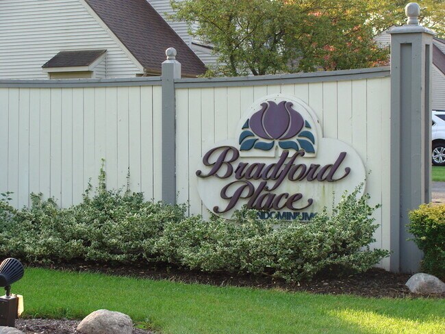 Building Photo - Bradford Place 2 Bedroom Condo