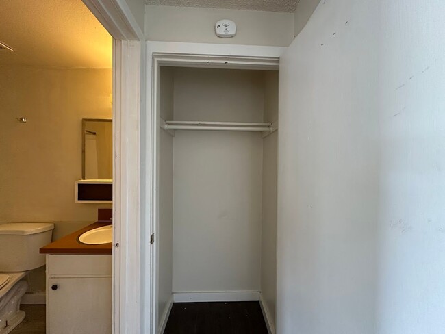 Building Photo - Newly remodeled - 1 bedroom apartment in P...