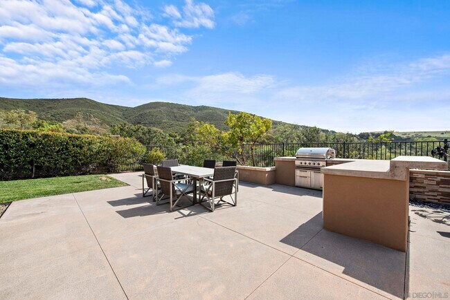 Building Photo - 14748 Valle Del Sur Ct