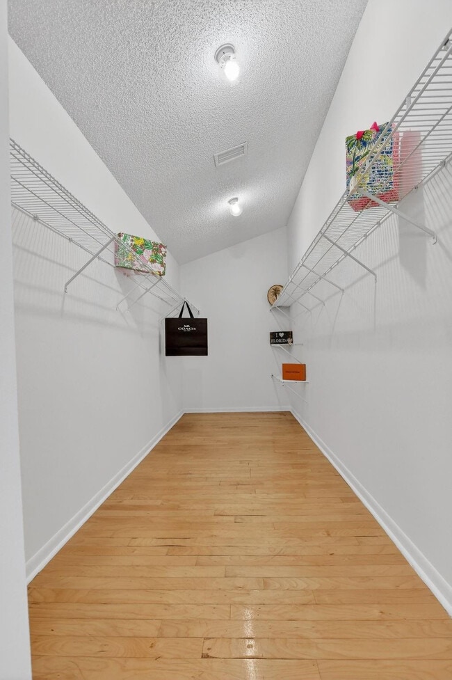 Building Photo - 661 Hollows Cir