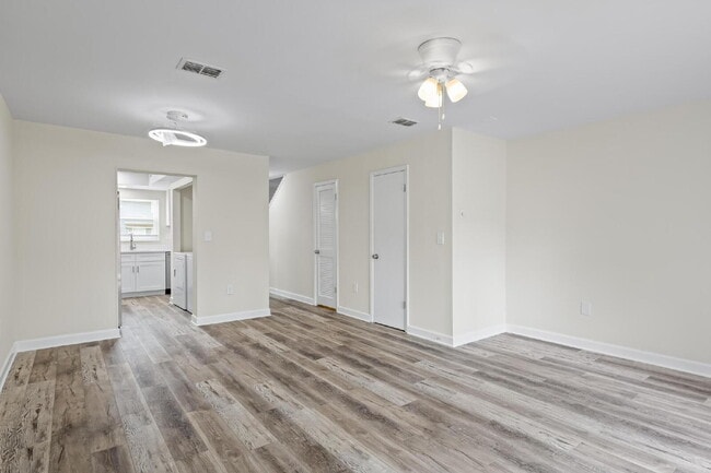 Building Photo - 11359 Bedford Oaks Dr