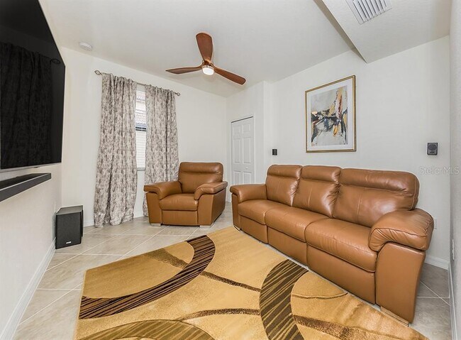 Building Photo - 10792 Tarflower Dr