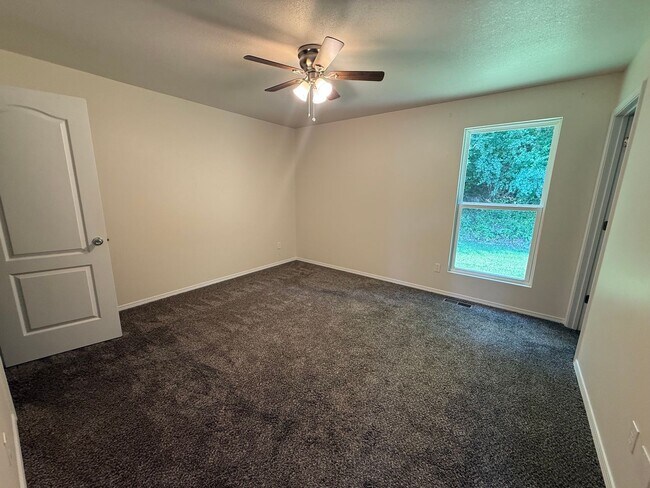 Building Photo - Beautiful 4 Bedroom!