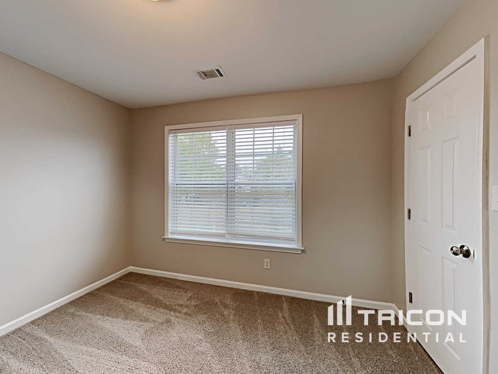 Building Photo - 2752 Lakeside Dr SW
