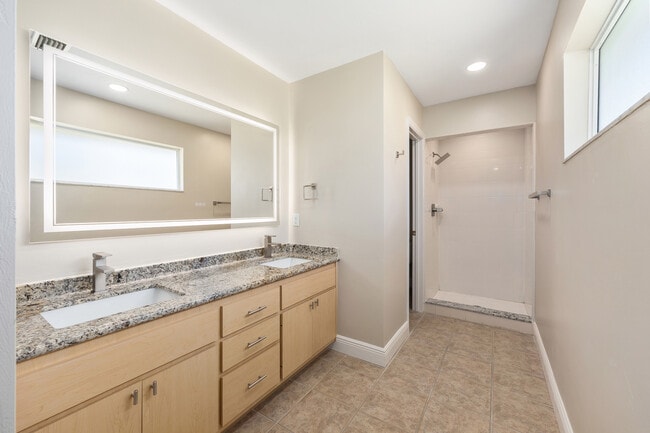 Building Photo - 6523 NW 109th Pl