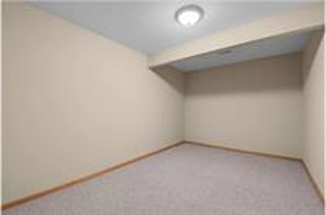 Building Photo - 2104 E Lucille Ln
