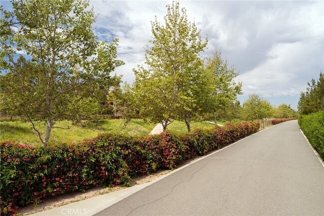 Building Photo - 64 Emerald Clover