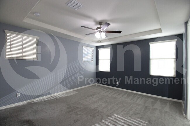 Building Photo - 1086 S Vine St