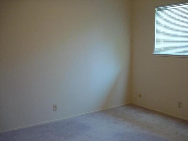 Building Photo - Very Cute 2/1 Duplex on Quiet Street in Sacramento-5402 Mona Way