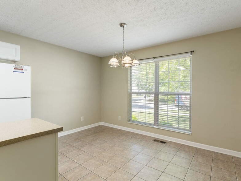 Building Photo - 8475 Amarillo Dr