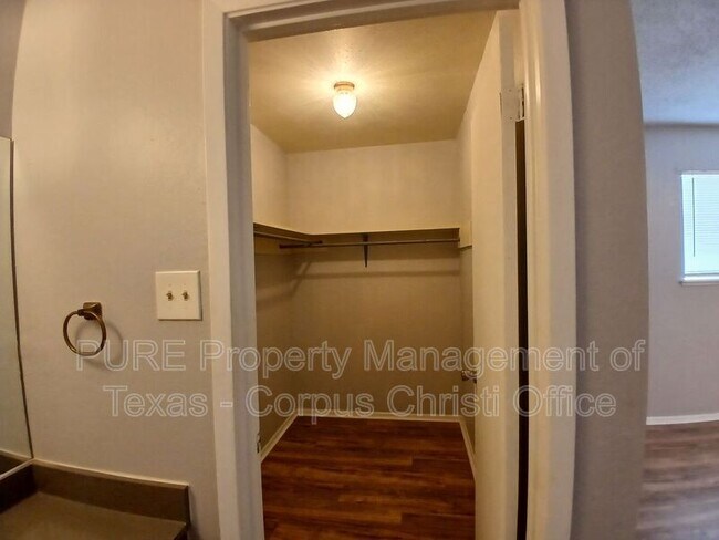 Building Photo - 5001 Middlecoff Cir