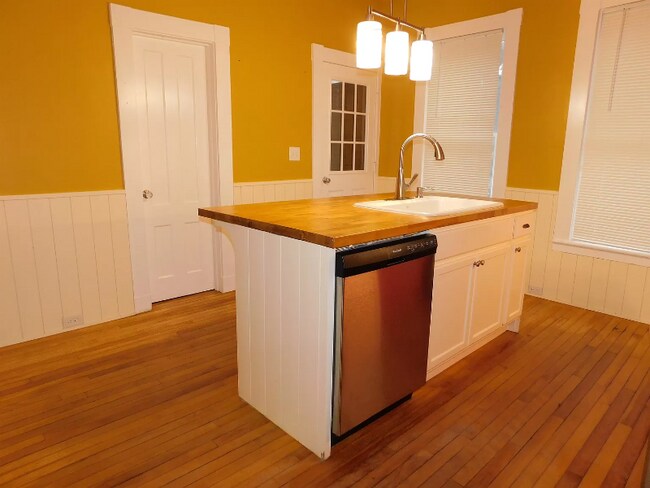 Building Photo - 46 Kingsley Ave