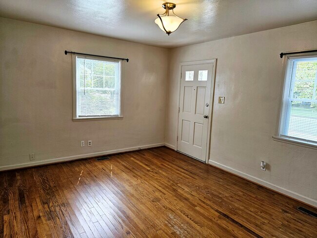 Building Photo - 3002 Woodrow St