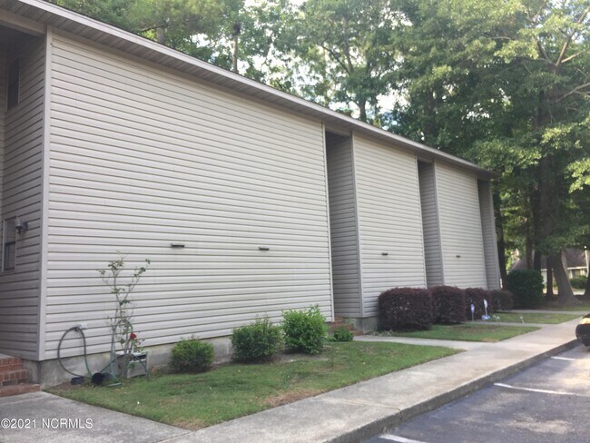 Building Photo - 1929 Buxton Rd