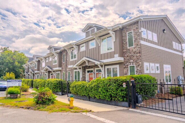 Building Photo - Leasing for FALL 2026! 3Bed/3Bath Townhouse walking distance to FSU! $800/room!