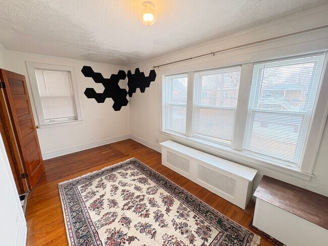 Building Photo - 6652 N Campbell Ave