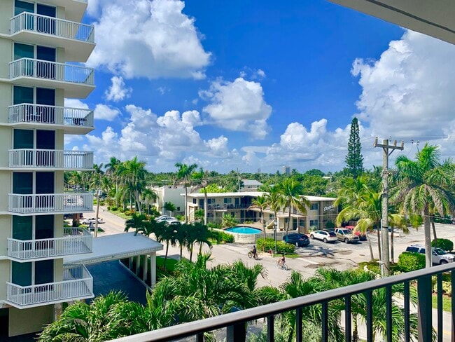 Building Photo - 145 S Ocean Ave