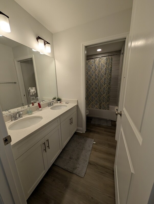 Building Photo - 454 Grand Oaks Rd