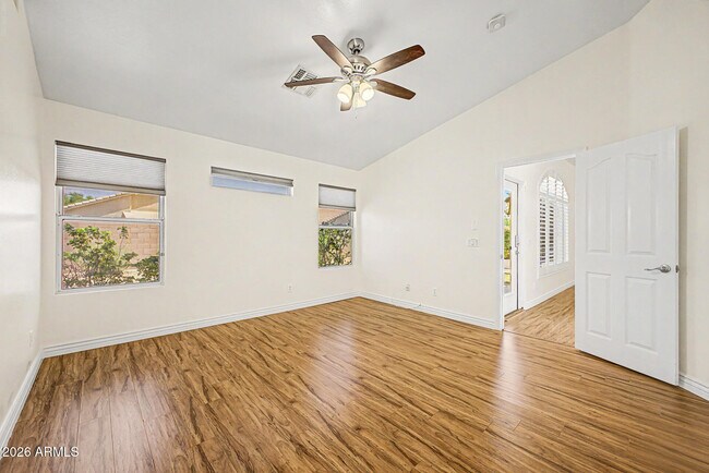 Building Photo - 678 W Fremont Dr