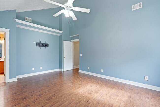 Building Photo - 121 Mill Ct