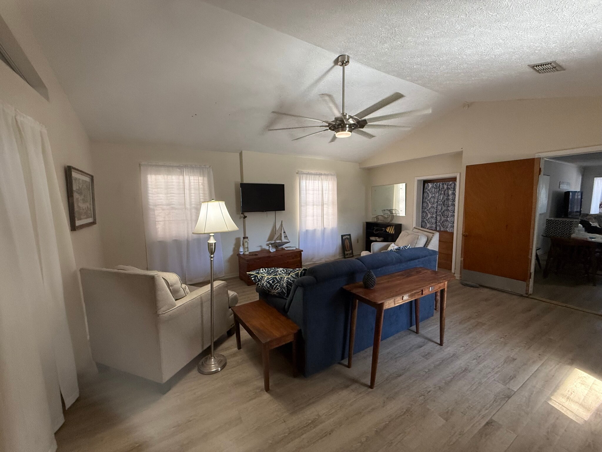 Den - 606 Lantana St