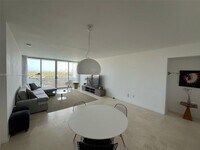 Building Photo - 9101 E Bay Harbor Dr