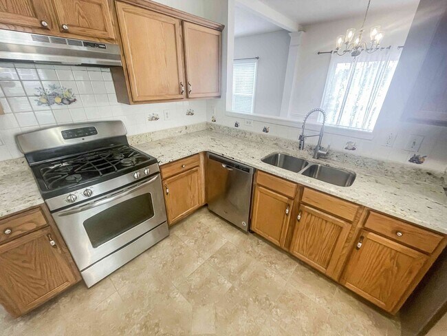 Building Photo - Alpharetta - 3BR - Finished Basement!