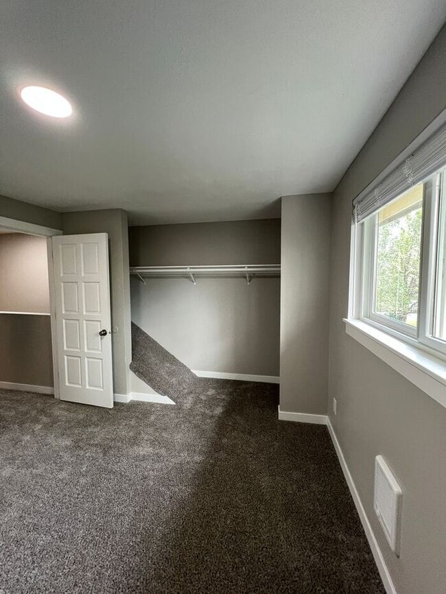 Building Photo - Updated 2BD/1BA Townhome- Move-In Ready Just in Time for Summer!