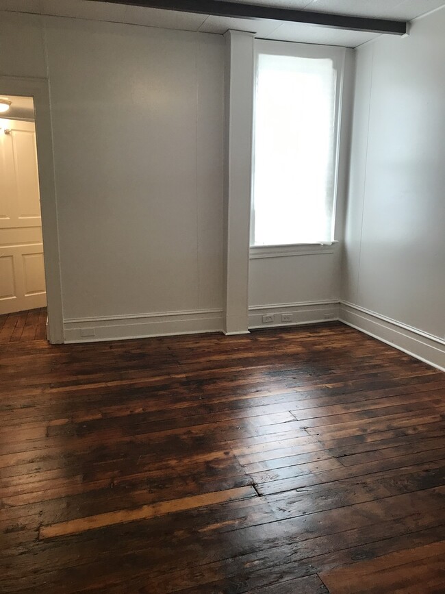 Building Photo - Beautiful 1 Bedroom Apt! Video in photos