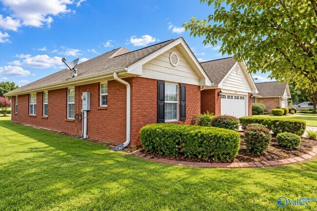 Building Photo - 409 Summer Cove Cir NW