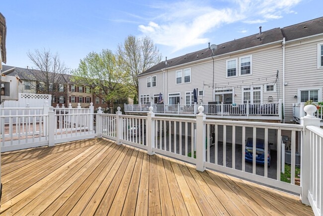 Building Photo - 631 Gatestone St