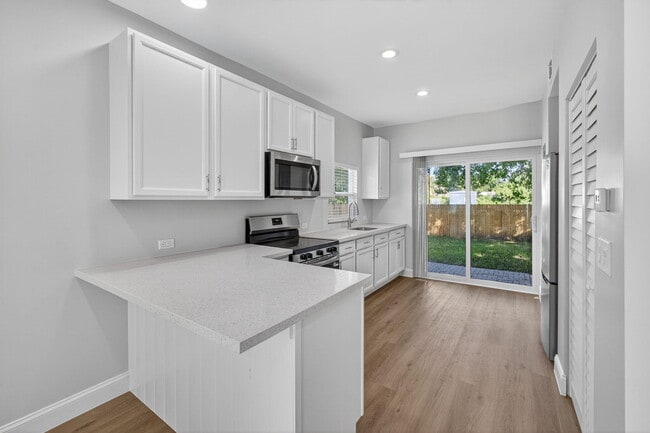 Building Photo - 3108 Greenwood Ave