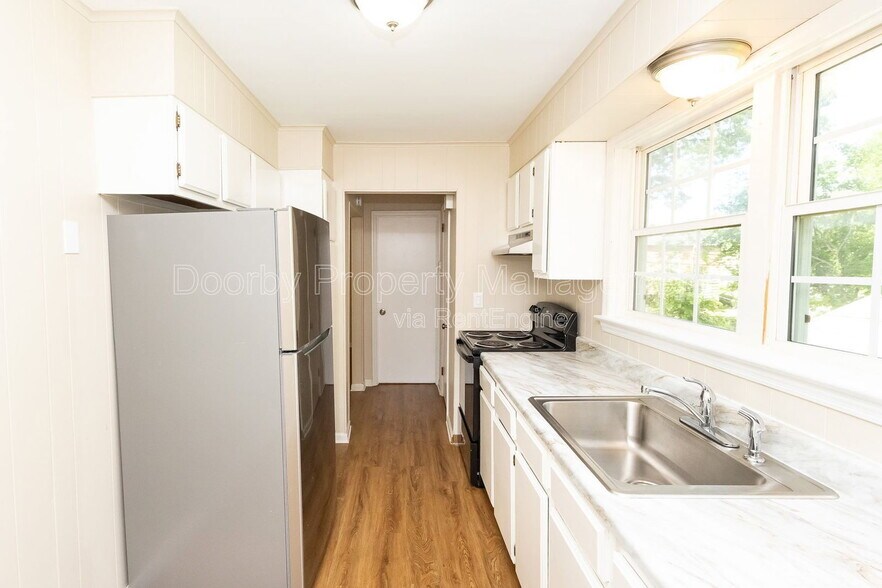 Building Photo - 207 Memorial Dr